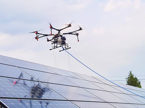 福島県の太陽光・ソーラーパネル洗浄ならF-DRONE(エフドローン)